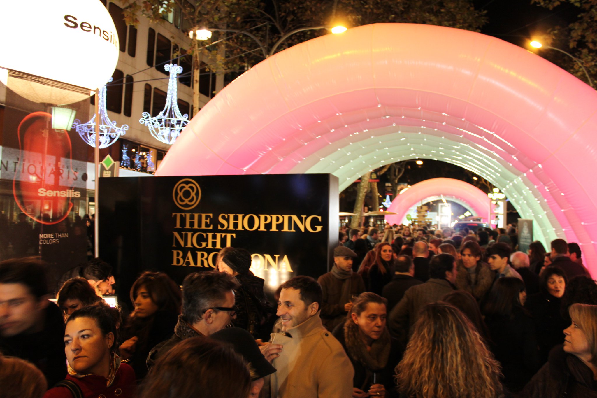 Passeig-de-Gracia-Shopping-Night-BCN