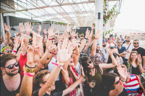 mobile rooftop crowd image